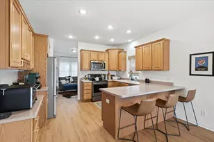 3915 Zane Ave N, Robbinsdale, MN 55422 - Photo 6