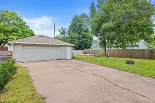 1221 4th St E, Saint Paul, MN 55106 - Photo 26