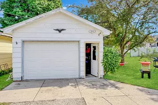 720 E 3rd St, Fairmont, MN 56031 - Photo 2