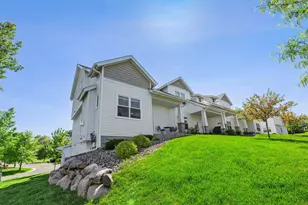 2673 New Century Pl E, Maplewood, MN 55119 - Photo 4