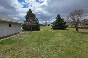 908 Trailview St, Bovey, MN 55709 - Photo 6