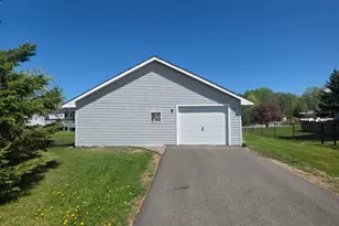 908 Trailview St, Bovey, MN 55709 - Photo 4