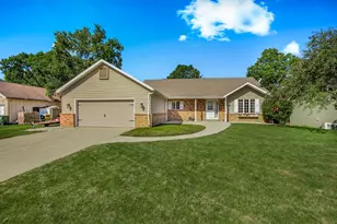 408 21st St SE, Willmar, MN 56201 - Photo 4