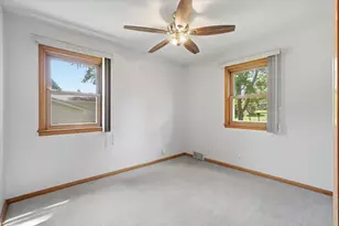568 Shryer Ave W, Roseville, MN 55113 - Photo 12
