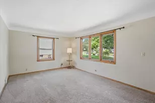 568 Shryer Ave W, Roseville, MN 55113 - Photo 4