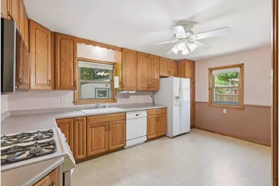 568 Shryer Avenue W, Roseville, MN 55113 - Photo 8