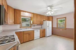 568 Shryer Ave W, Roseville, MN 55113 - Photo 8