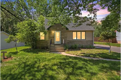 568 Shryer Avenue W, Roseville, MN 55113 - Photo 2