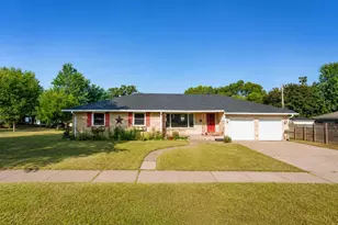334 Margaret St, Eau Claire, WI 54701 - Photo 1