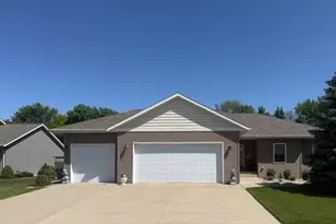 610 Elizabeth St, Marshall, MN 56258 - Photo 1