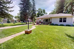 110 Hawthorne Street W, Albert Lea, MN 56007 - Photo 32