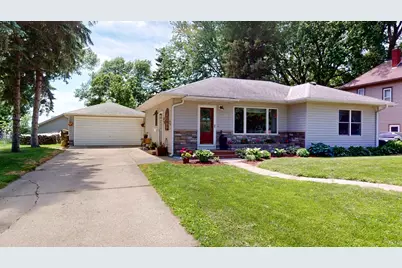 110 Hawthorne Street W, Albert Lea, MN 56007 - Photo 1
