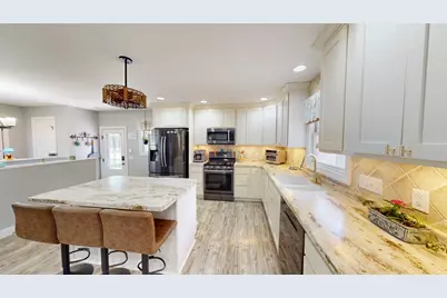 110 Hawthorne Street W, Albert Lea, MN 56007 - Photo 2