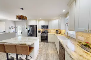 110 Hawthorne Street W, Albert Lea, MN 56007 - Photo 2