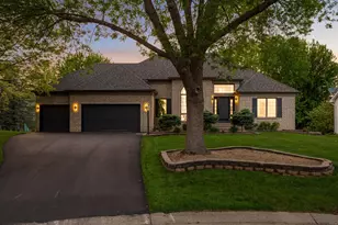 802 Spring Hill Ct, Woodbury, MN 55125 - Photo 2
