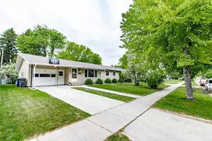 509 Cedar Ln, Moorhead, MN 56560 - Photo 2