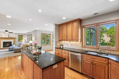 10954 Yukon Avenue S, Bloomington, MN 55438 - Photo 8