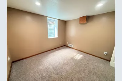 1640 Montana Avenue E, Saint Paul, MN 55106 - Photo 30
