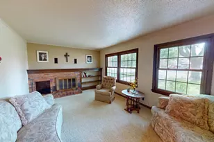 904 Clausen Ave, Albert Lea, MN 56007 - Photo 2