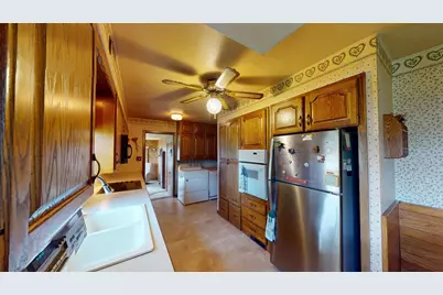 904 Clausen Avenue, Albert Lea, MN 56007 - Photo 8