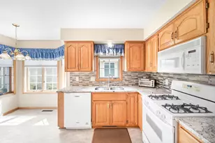 13845 85th Pl N, Maple Grove, MN 55369 - Photo 2
