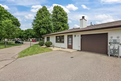 7905 85th Court N, Brooklyn Park, MN 55445 - Photo 4