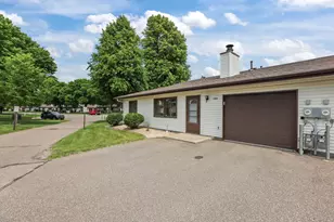 7905 85th Ct N, Brooklyn Park, MN 55445 - Photo 4