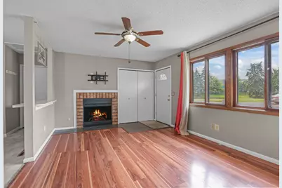 7905 85th Court N, Brooklyn Park, MN 55445 - Photo 4