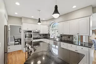 10368 Bluff Rd, Eden Prairie, MN 55347 - Photo 2