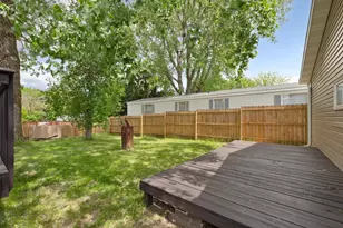 718 Rose Dr, Faribault, MN 55021 - Photo 32