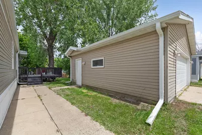 718 Rose Drive, Faribault, MN 55021 - Photo 4