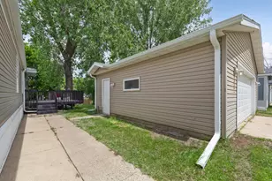 718 Rose Dr, Faribault, MN 55021 - Photo 4