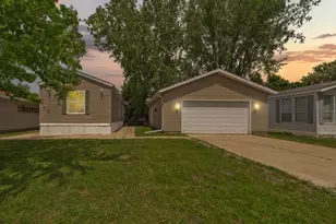 718 Rose Dr, Faribault, MN 55021 - Photo 1
