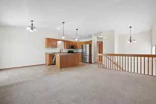 2833 Umber Ct S, Fargo, ND 58104 - Photo 4