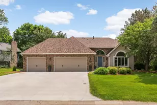 5550 Chatsworth St N, Shoreview, MN 55126 - Photo 1