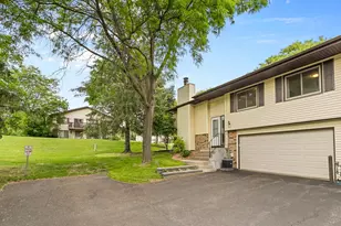 919 Greenhaven Dr, Vadnais Heights, MN 55127 - Photo 2