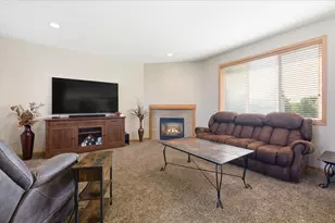 13960 Gadwall Ct, Rogers, MN 55374 - Photo 6