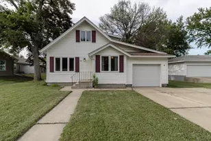 462 E Washington St, Le Center, MN 56057 - Photo 1