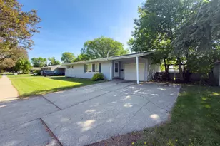1812 4th St S, Moorhead, MN 56560 - Photo 2