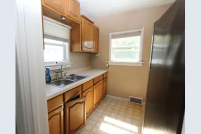 302 Riverside Avenue, Thief River Falls, MN 56701 - Photo 8