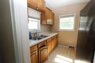 302 Riverside Ave, Thief River Falls, MN 56701 - Photo 8