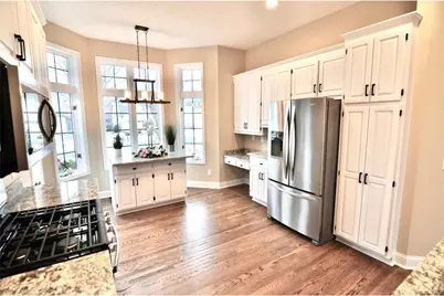 10413 Spyglass Drive, Eden Prairie, MN 55347 - Photo 2