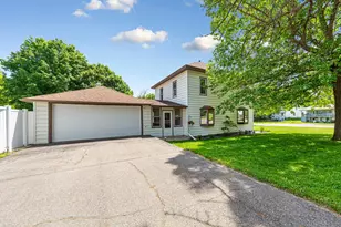 721 Chatham St, Saint Peter, MN 56082 - Photo 1