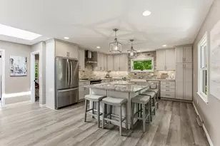 4001 Huntingdon Dr, Minnetonka, MN 55305 - Photo 8