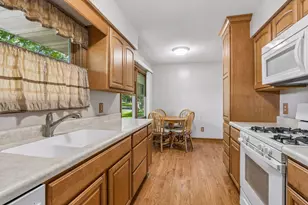 10502 Lancaster Ln N, Maple Grove, MN 55369 - Photo 8