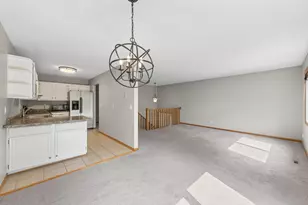 3575 York Dr, Woodbury, MN 55125 - Photo 12