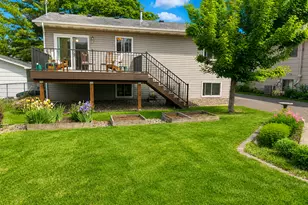 907 California Ave W, Saint Paul, MN 55117 - Photo 2