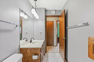 907 California Ave W, Saint Paul, MN 55117 - Photo 14
