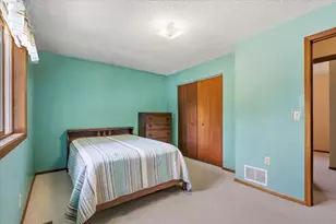 907 California Ave W, Saint Paul, MN 55117 - Photo 18