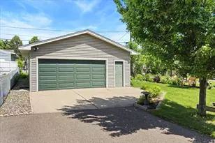 907 California Ave W, Saint Paul, MN 55117 - Photo 32
